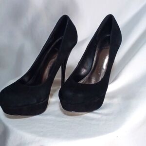 BAKERS HEELS 6IN. SIZE 7 IN A BEAUTIFUL BLACK SUADE LEATHER